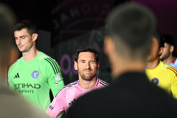 Alcaraz is present at the Inter Miami match. Messi winked at Carlos alkaras-prisutstvuet-na-matche-inter-mayami-messi-podmignul-karlosu