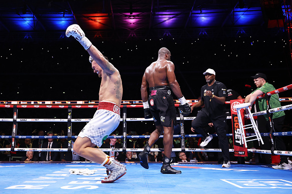 reaktsiya-usika-posle-togo-kak-otpravil-dyubua-v-nokaut