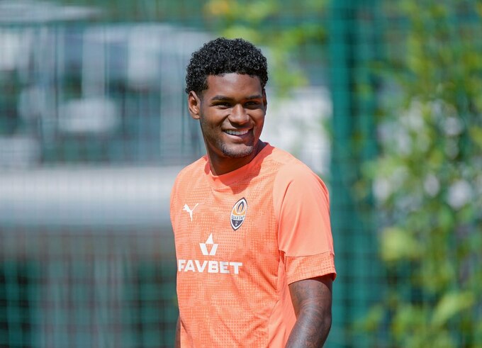 pered-veresom-lukas-ferreyra-provel-pervuyu-trenirovku-v-shahtere