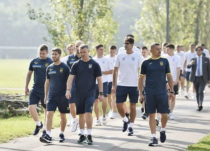 Прогулка сборной Украины по Милану progulka-sbornoy-ukrainy-po-milanu