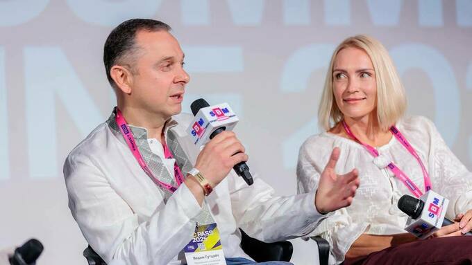Спортсмен на змаганнях в українській вишиванці