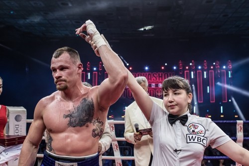 Непобежденный российский боксер хочет поединка с Усиком