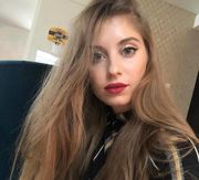 ДЕВУШКА ДНЯ. Очаровательная жена Матса Хуммельса