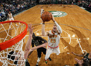 НБА. Милуоки разгромил Атланту, Лэнь набрал 12 очков