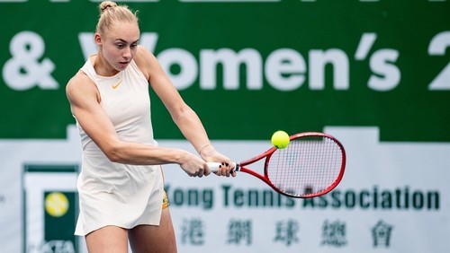 Лопатецкая вышла во второй круг турнира в Гонконге