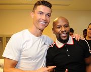 ФОТО ДНЯ. Мейвезер посетил раздевалку Ювентуса после матча с Миланом