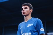 ВИДЕО ДНЯ. Юного игрока Зенита «прогнали сквозь строй»
