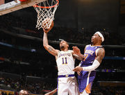 НБА. Лейкерс обыграли Финикс, Михайлюк сыграл 16 минут