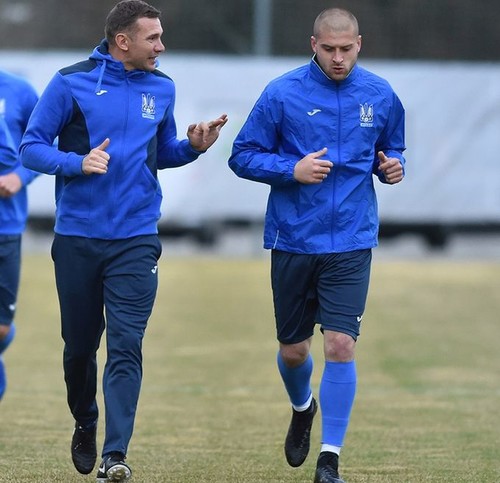 Нужно ли Шевченко вызывать Ракицкого в сборную Украины?
