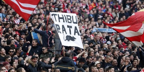 Реал требует наказать Атлетико за фанов, оскорблявших Куртуа
