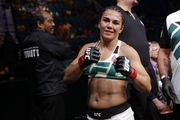 Претендентка на титул UFC Джессика Андраде женилась на девушке