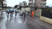 Видео. Пешеход стал причиной аварии на велогонке в Италии