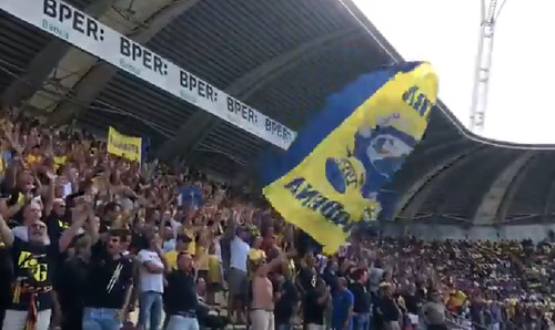 Фанаты итальянского клуба  словили рыбу прямо на стадионе