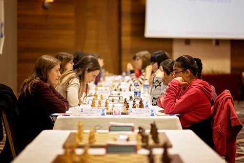 Гапоненко зіграла внічию і продовжує лідирувати на ЧЄ з шахів