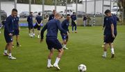 Игроки Динамо вместо со сборниками готовятся к матчу с Зарей