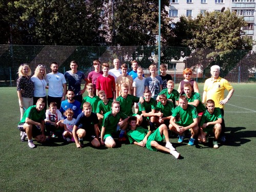 Футболісти Десни зіграли у футбол зі школярами