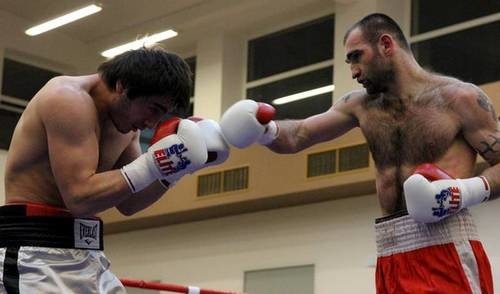 ВИДЕО ДНЯ. Грузинский боксер напал на своего тренера во время боя