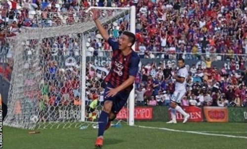 В топ-матче чемпионата Парагвая забил 14-летний форвард