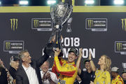 Джоуи Логано впервые в карьере стал чемпионом NASCAR