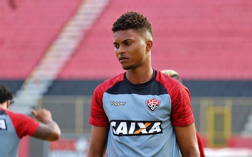 Динамо и Шахтер интересуются 19-летним бразильским защитником