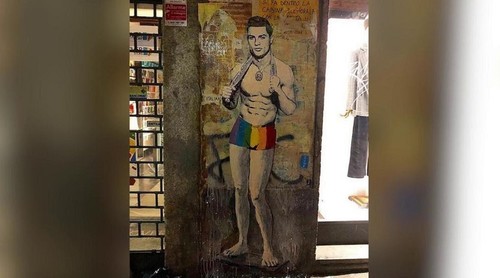 Роналду изобразили в образе гея в Милане
