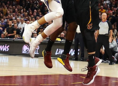 НБА сняла ограничения на расцветку кроссовок баскетболистов