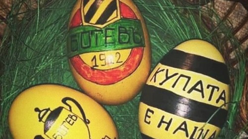 ВИДЕО. Предматчевую жеребьевку в Болгарии провели с помощью яиц
