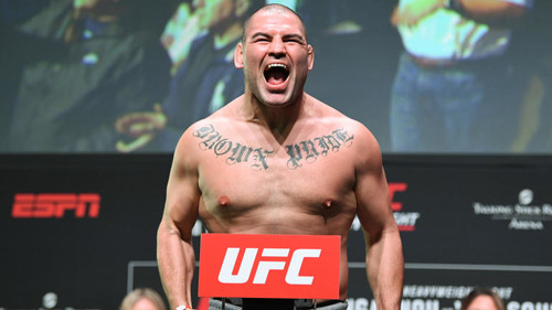 Екс-чемпіон UFC Веласкес дебютував у WWE
