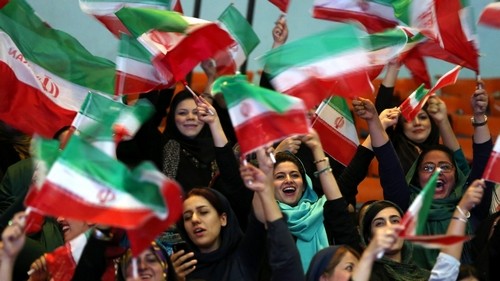 Иранские болельщицы посетили матч мужской сборной впервые за 40 лет