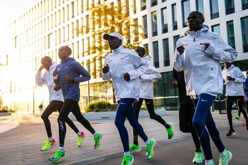 Кенієць вперше пробіг марафон менш, ніж за дві години