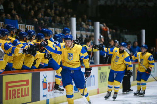 В составе сборной Украины по хоккею сыграет два россиянина