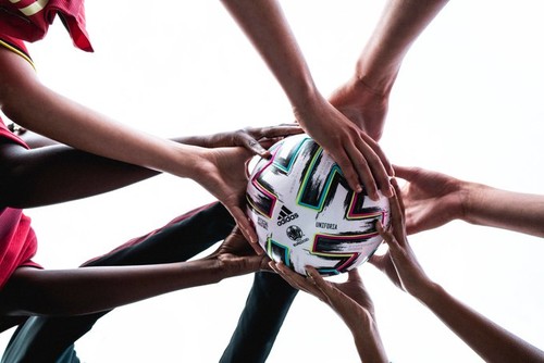 ФОТО. Адидас представил официальный мяч Евро-2020