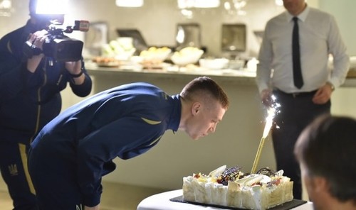 ВИДЕО. Тренировка сборной Украины и поздравления Цыганкова с днем рождения