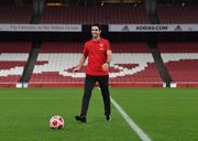 ФОТО. Артета представлен в Арсенале, коуч побывал на Эмирейтс