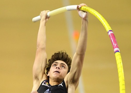Дюплантис второй раз за 7 дней установил мировой рекорд в прыжках с шестом
