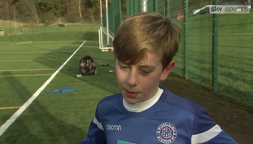 В Великобритании детям советуют не бить по мячу головой на тренировках