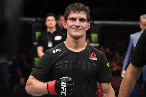 Российский боец UFC попал в ДТП и госпитализирован, его бой отменен