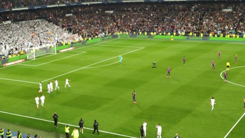 ВИДЕО. Как Винисиус открыл счет за Реал в матче против Барселоны