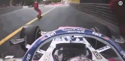 Перес чуть не сбил двух маршалов на Гран-при Монако