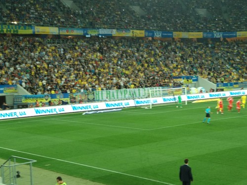 Весь стадион спел гимн Украины на матче Украина - Сербия