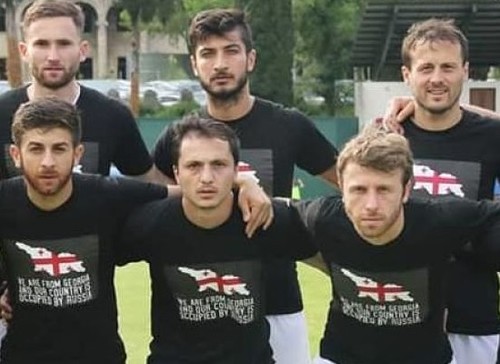 ФОТО. Грузинські футболісти вийшли в антиокупаційних футболках