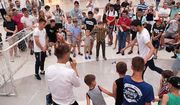 ВИДЕО. Как Роман Яремчук и Максим Чех с болельщиками встречались