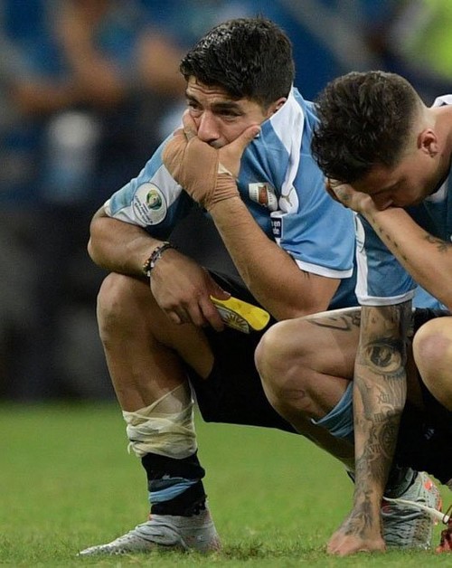 ВІДЕО. Суарес розплакався після вильоту Уругваю