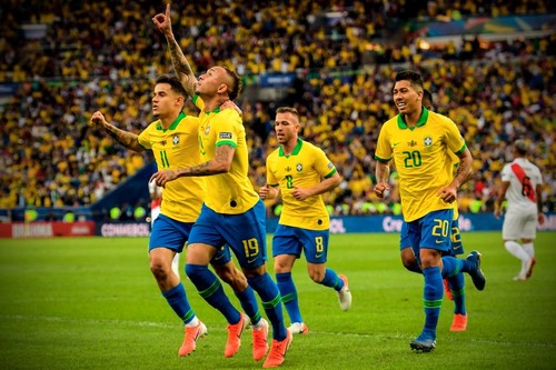 Сборная Бразилии в меньшинстве обыграла Перу в финале Кубка Америки