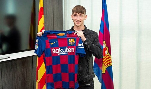 Барселона подписала 16-летнего нападающего Вест Бромвича