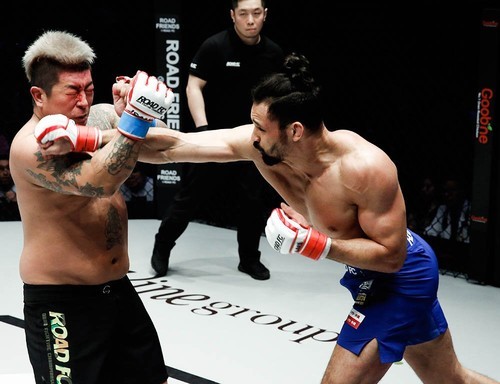 ВІДЕО. Бразильський боєць UFC повторив трюк з матриці