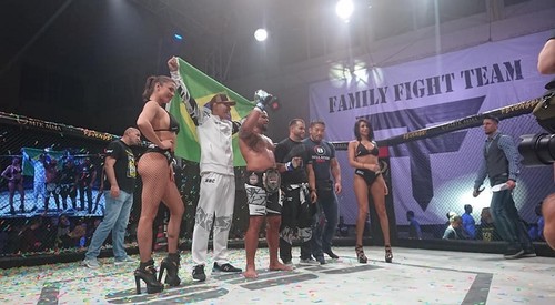 SRC. Бразилец Фалькао нокаутировал Покраяца в бою за титул