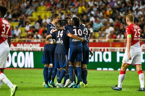 В стартовом матче Лиги 1 Монако дома крупно уступил Лиону