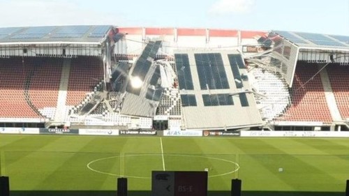 Матч АЗ - Маріуполь можуть перенести через обвал даху стадіону