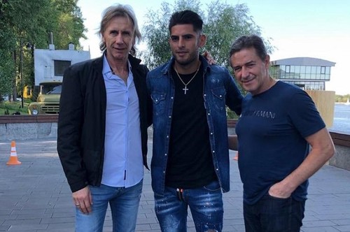Тренер сборной Перу прилетел в Киев для встречи с Самбрано